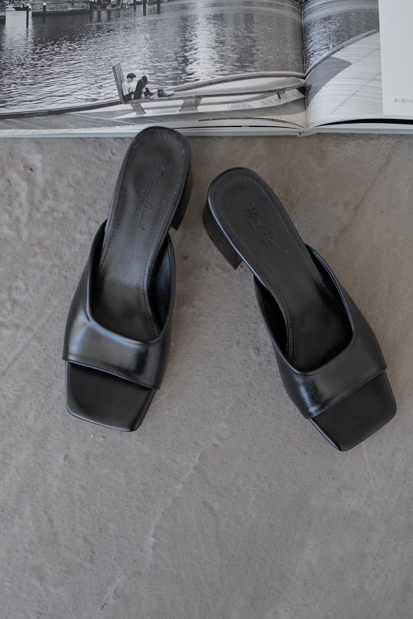 Kalın Bantlı Topuklu Terlik