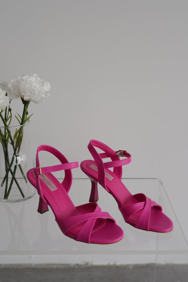 Çapraz Bantlı Topuklu Ayakkabı