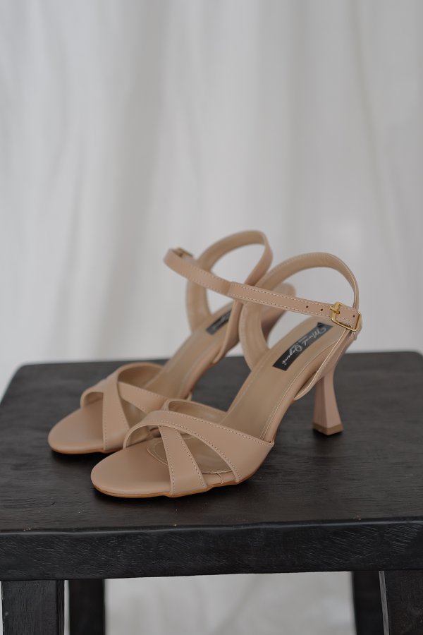 Çapraz Bantlı Topuklu Ayakkabı