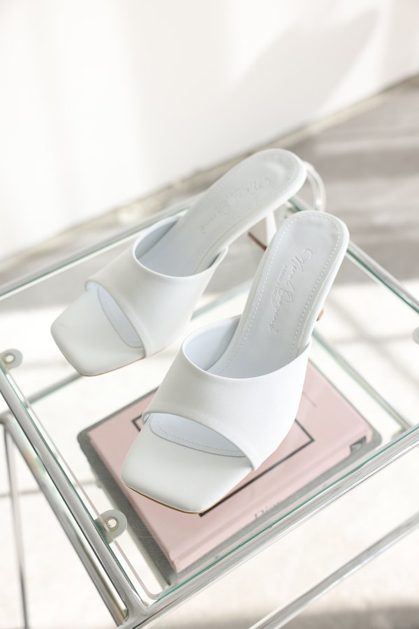 Tek Bantlı Topuklu Terlik