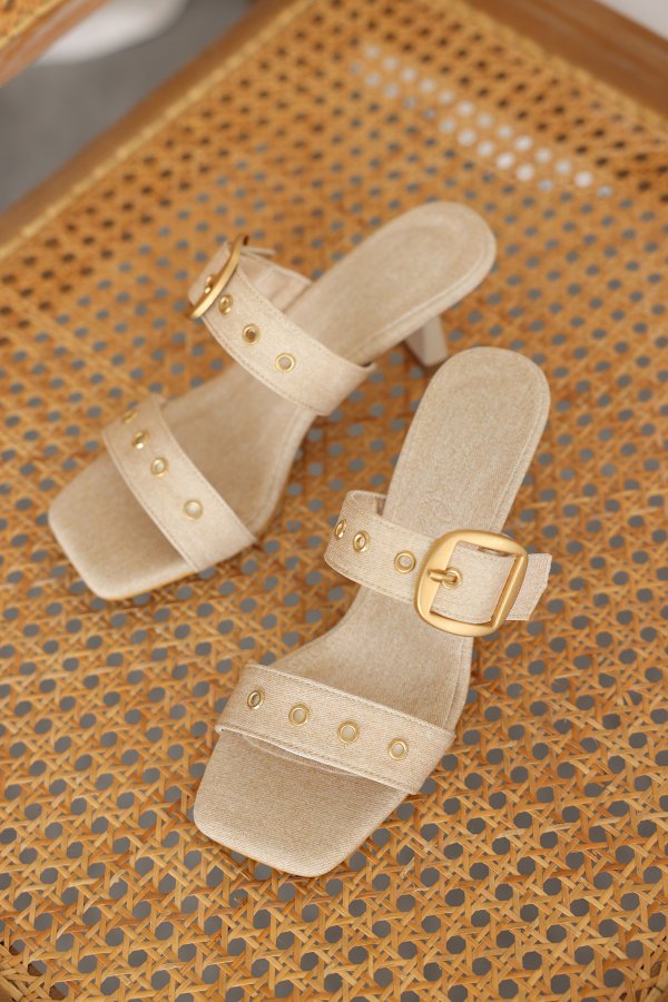 Kemer Bantlı Topuklu Terlik