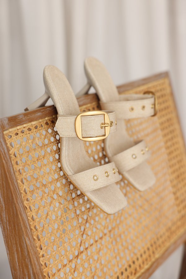 Kemer Bantlı Topuklu Terlik