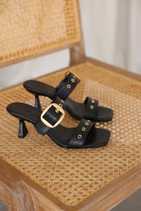 Kemer Bantlı Topuklu Terlik