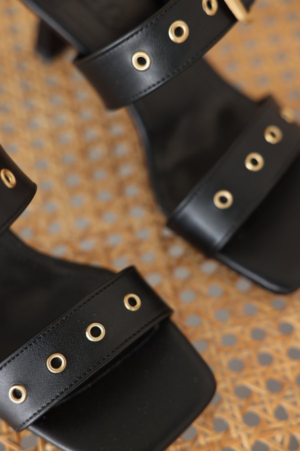 Kemer Bantlı Topuklu Terlik