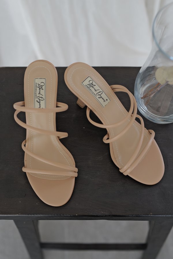 İnce Bantlı Topuklu Terlik