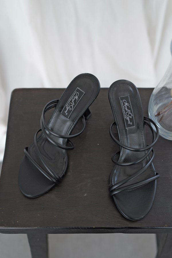 İnce Bantlı Topuklu Terlik