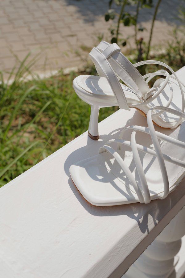 Çapraz Geçişli Topuklu Ayakkabı