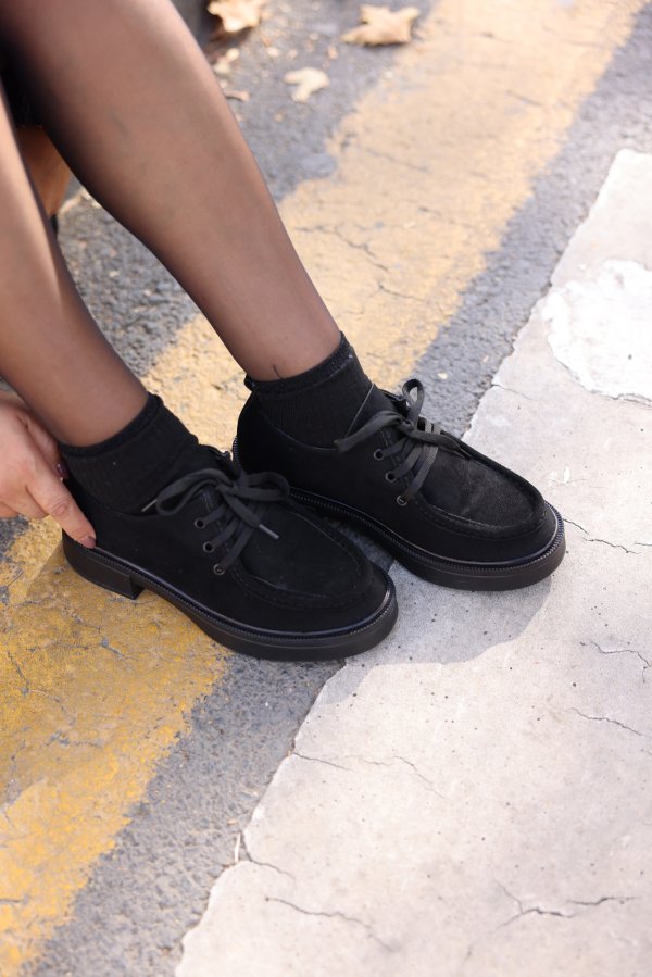 Bağcıklı Düz Ayakkabı