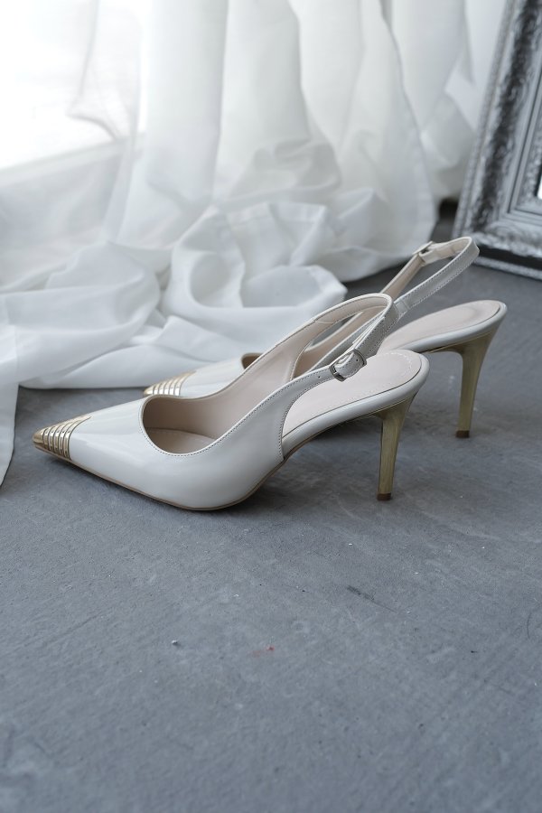 Sivri Burun Topuklu Ayakkabı