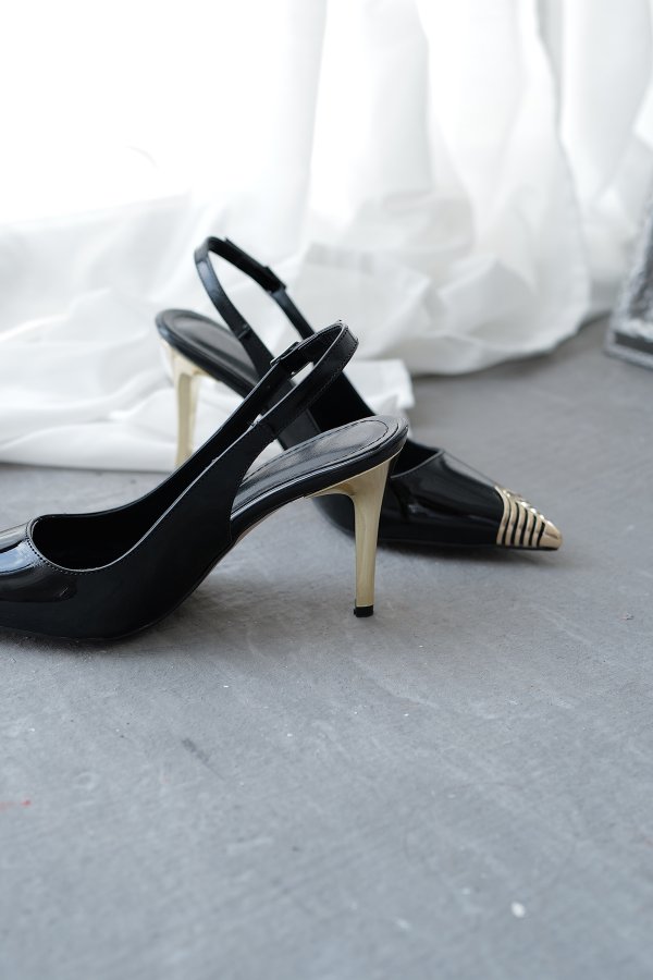 Sivri Burun Topuklu Ayakkabı