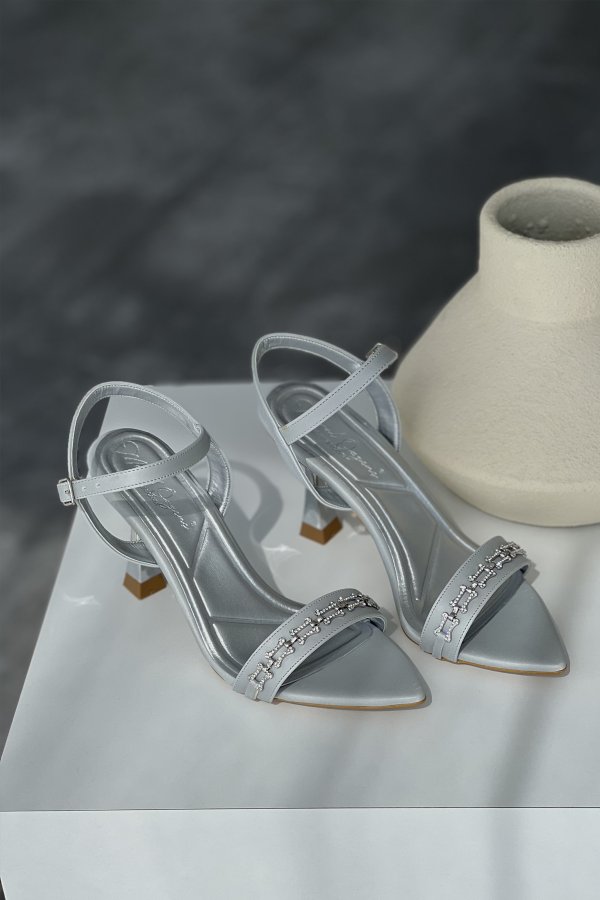 Taş Bantlı Topuklu Ayakkabı