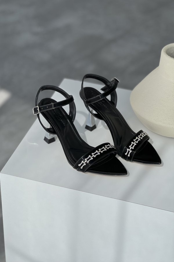 Taş Bantlı Topuklu Ayakkabı