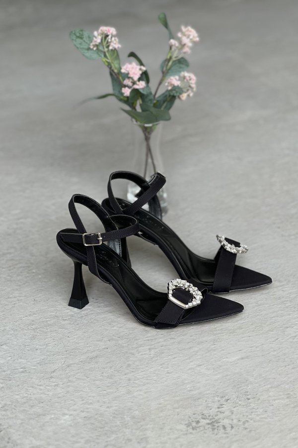 Taş Tokalı Topuklu Ayakkabı