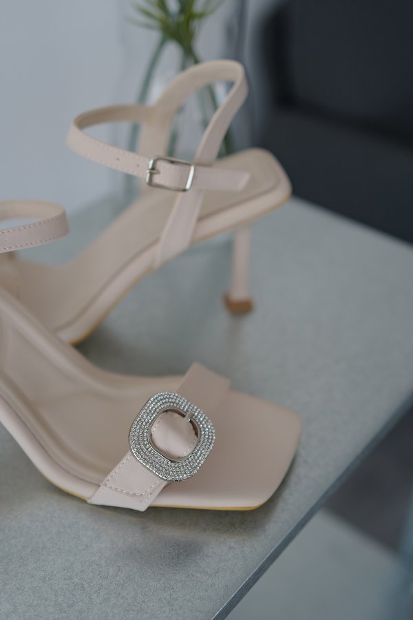 Kemer Taşlı Topuklu Ayakkabı