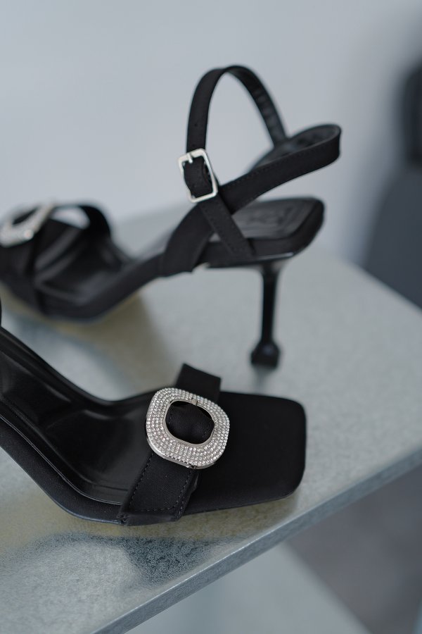 Kemer Taşlı Topuklu Ayakkabı