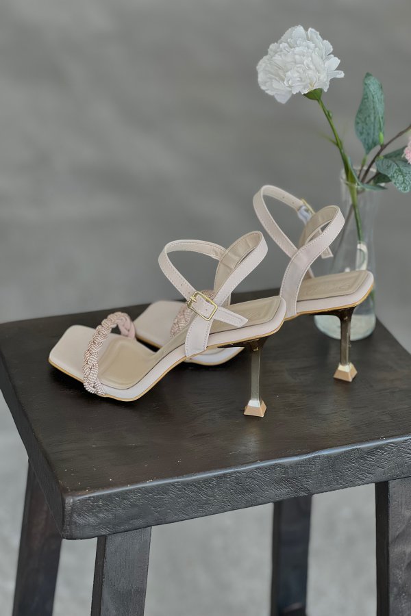 Bilekten Bağlamalı Taşlı Topuklu Ayakkabı