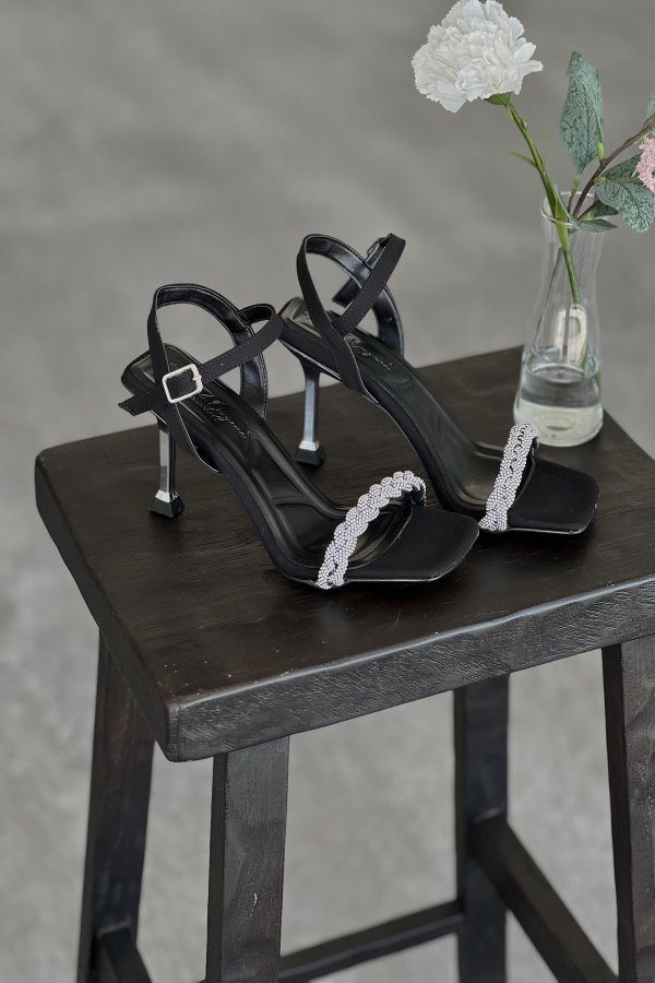 Bilekten Bağlamalı Taşlı Topuklu Ayakkabı