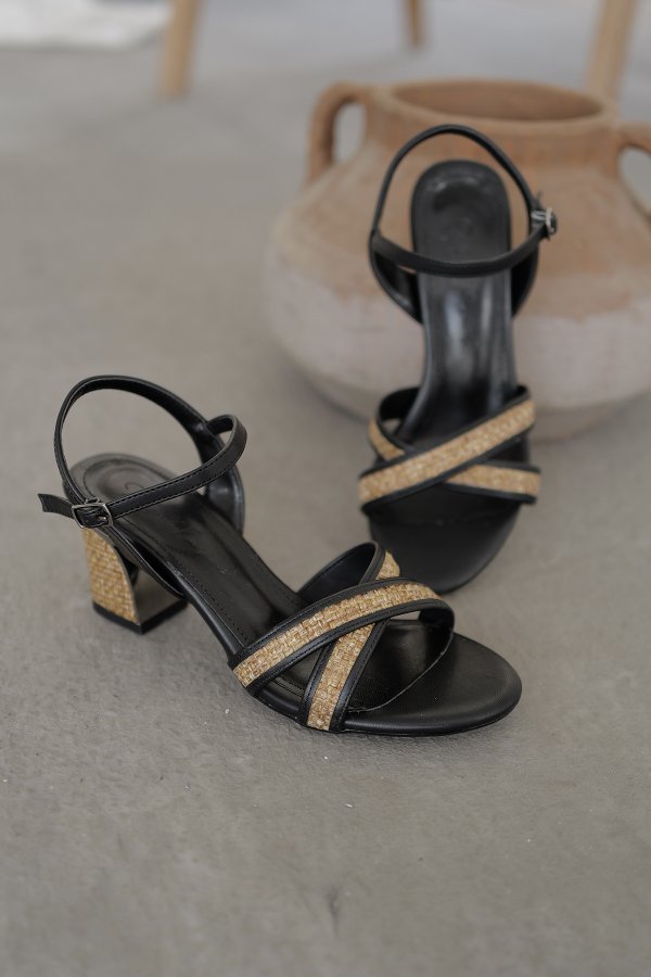 Çapraz Bantlı Topuklu Ayakkabı