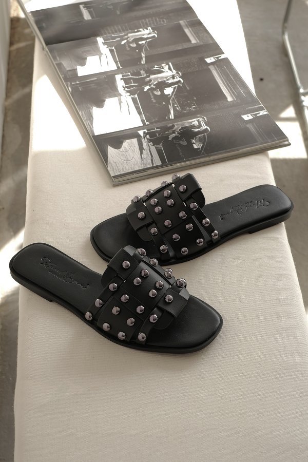 Pim Detaylı Düz Terlik