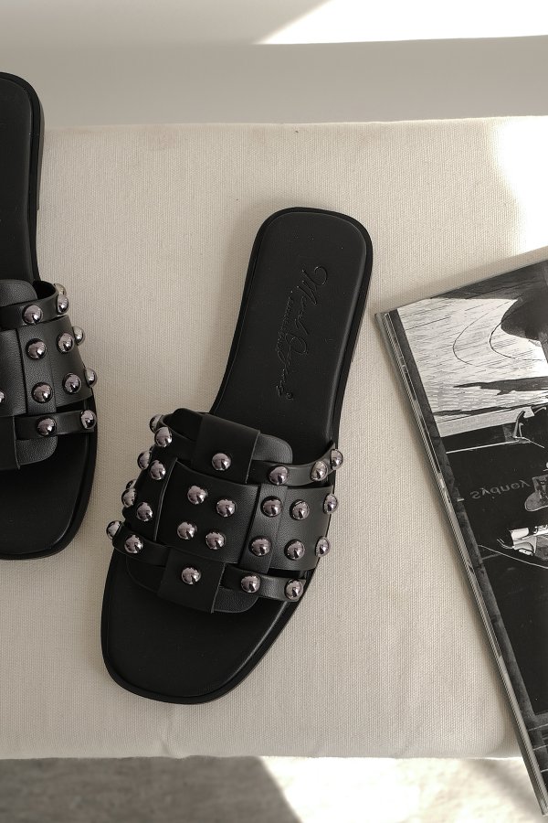 Pim Detaylı Düz Terlik