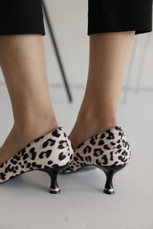 Leopar Desenli Topuklu Ayakkabı