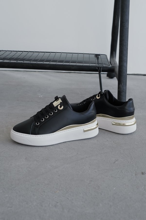 Gold Detay Sneaker