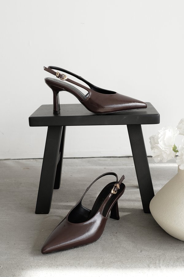 Arka Kemer Bantlı Topuklu Ayakkabı