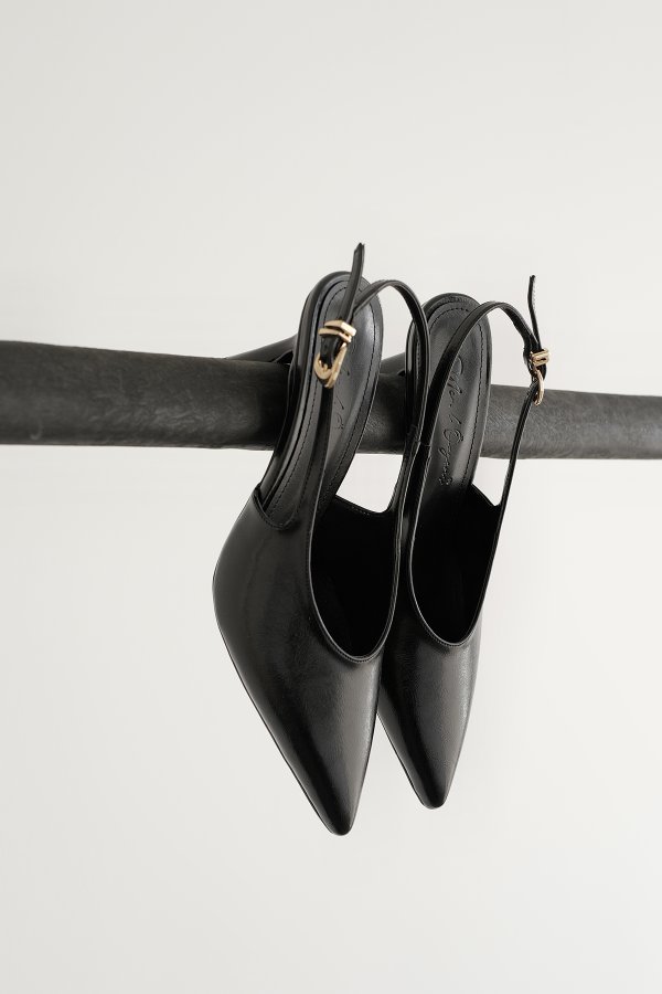 Arka Kemer Bantlı Topuklu Ayakkabı