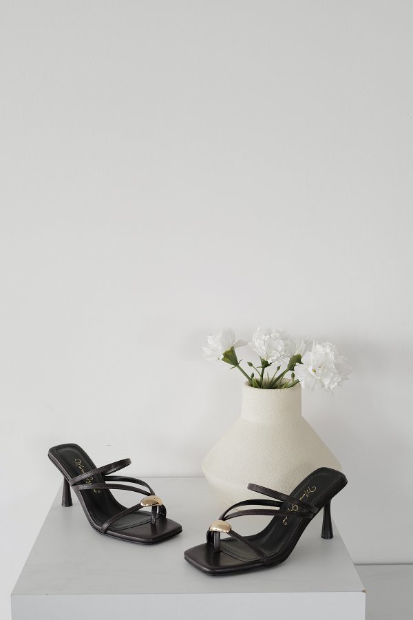 Gold Tokalı Topuklu Terlik