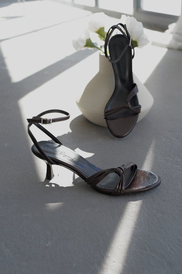 Bilekten Bağlamalı Topuklu Ayakkabı