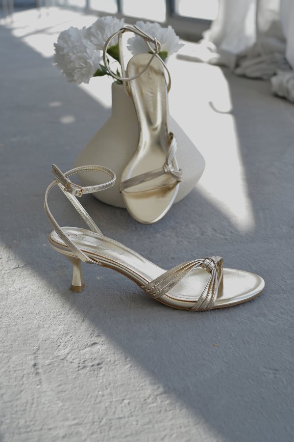 Bilekten Bağlamalı Topuklu Ayakkabı