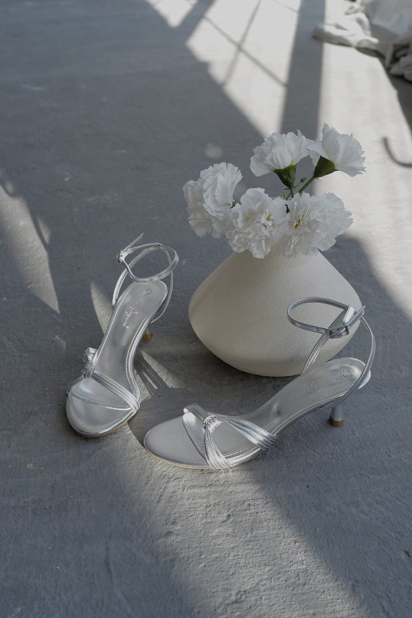 Bilekten Bağlamalı Topuklu Ayakkabı