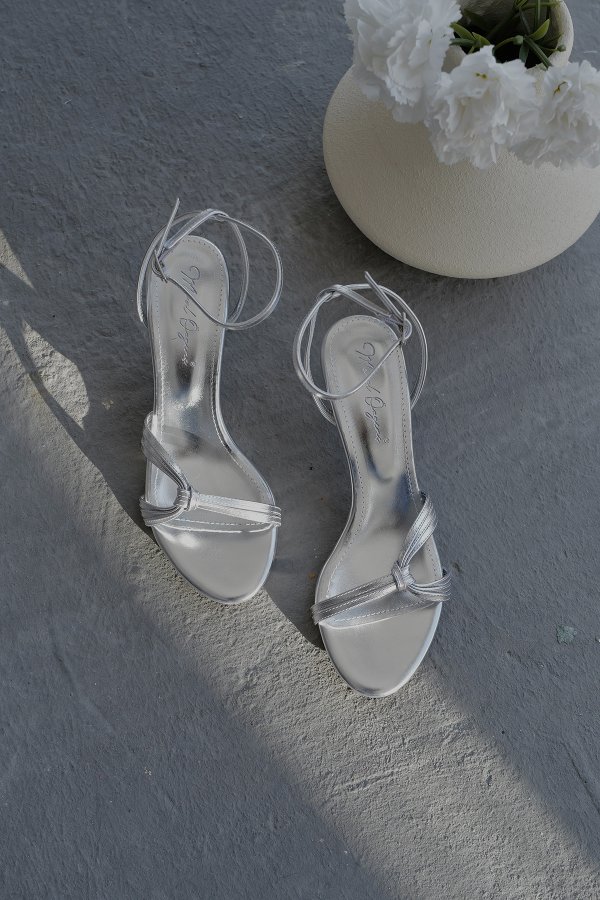 Bilekten Bağlamalı Topuklu Ayakkabı