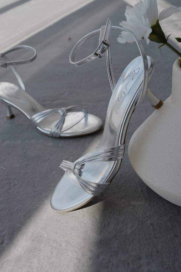 Bilekten Bağlamalı Topuklu Ayakkabı