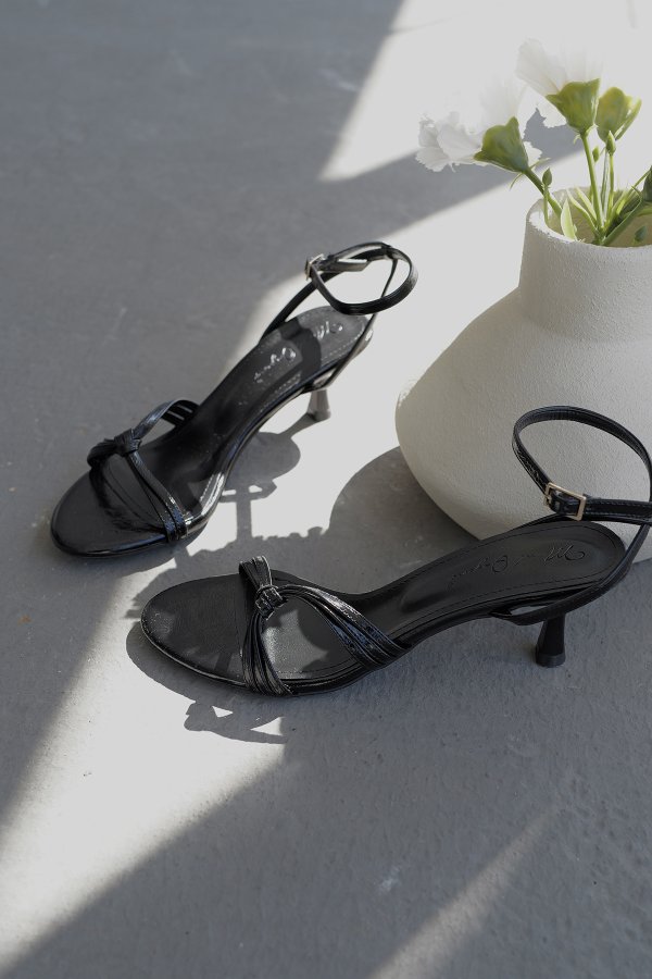 Bilekten Bağlamalı Topuklu Ayakkabı