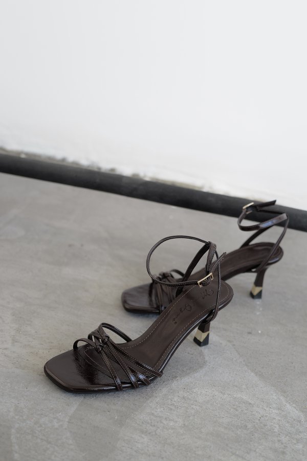 Çapraz Bantlı Topuklu Ayakkabı