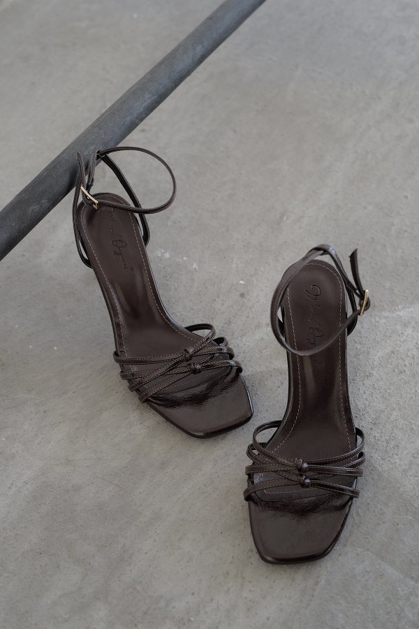 Çapraz Bantlı Topuklu Ayakkabı