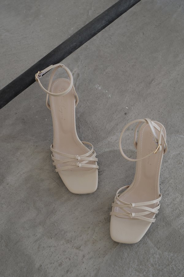 Çapraz Bantlı Topuklu Ayakkabı