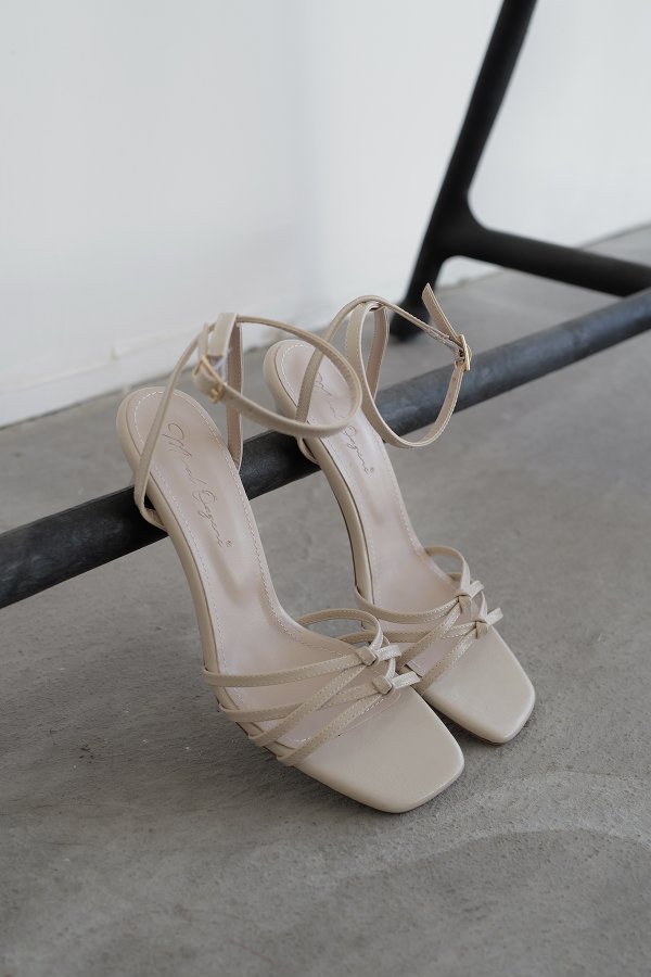 Çapraz Bantlı Topuklu Ayakkabı