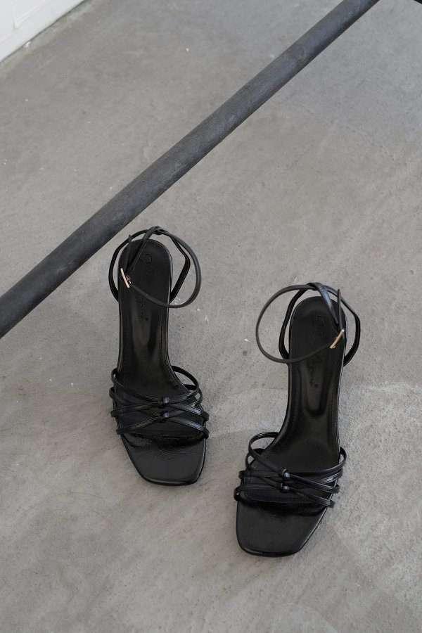 Çapraz Bantlı Topuklu Ayakkabı