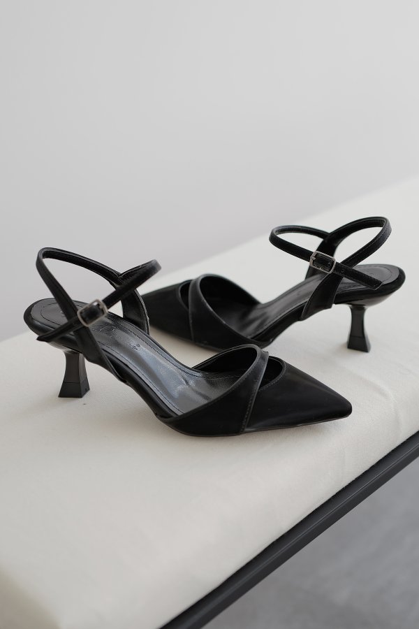 Dekolteli Topuklu Ayakkabı