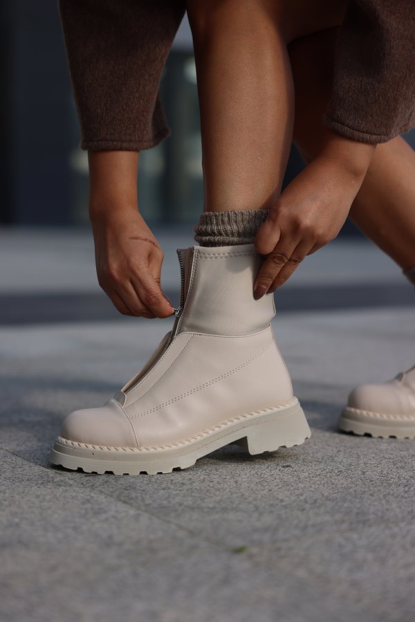 Önden Fermuarlı Kısa Bot