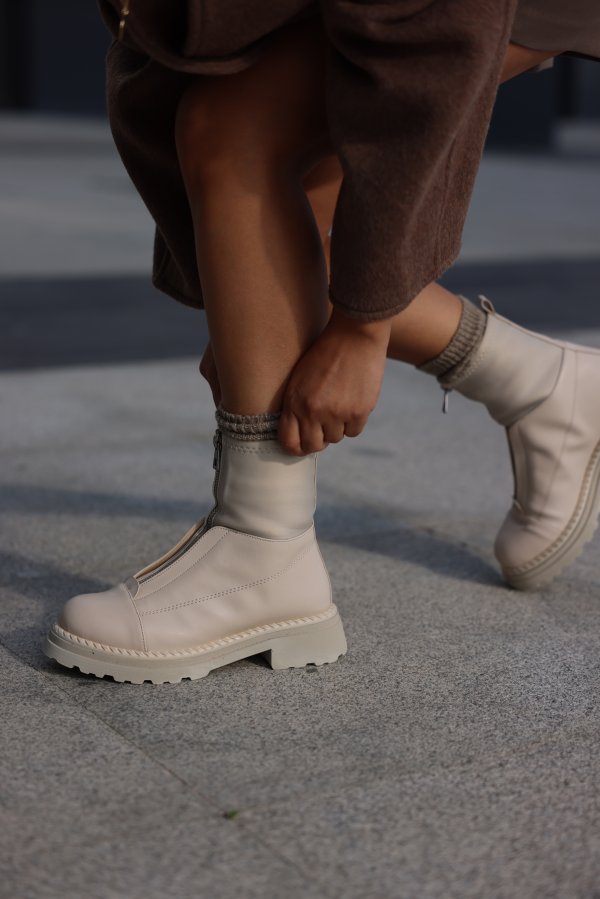 Önden Fermuarlı Kısa Bot