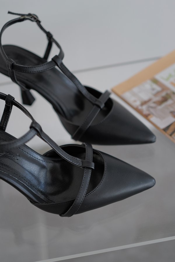 Bilekten Bağlamalı Topuklu Ayakkabı