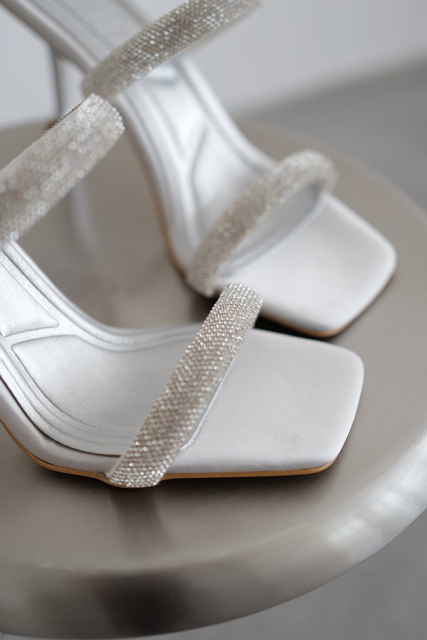 Çift Taş Bantlı Topuklu Terlik