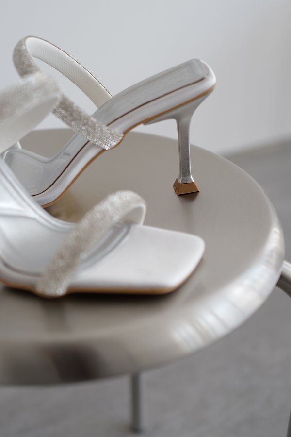 Çift Taş Bantlı Topuklu Terlik