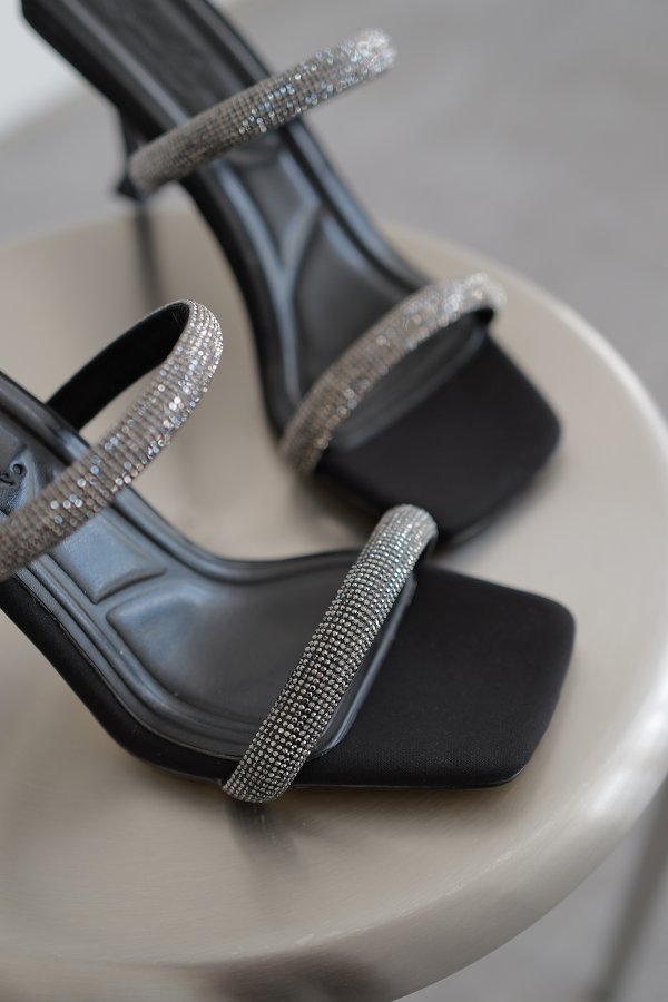 Çift Taş Bantlı Topuklu Terlik