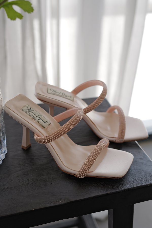 Çift Taş Bantlı Topuklu Terlik