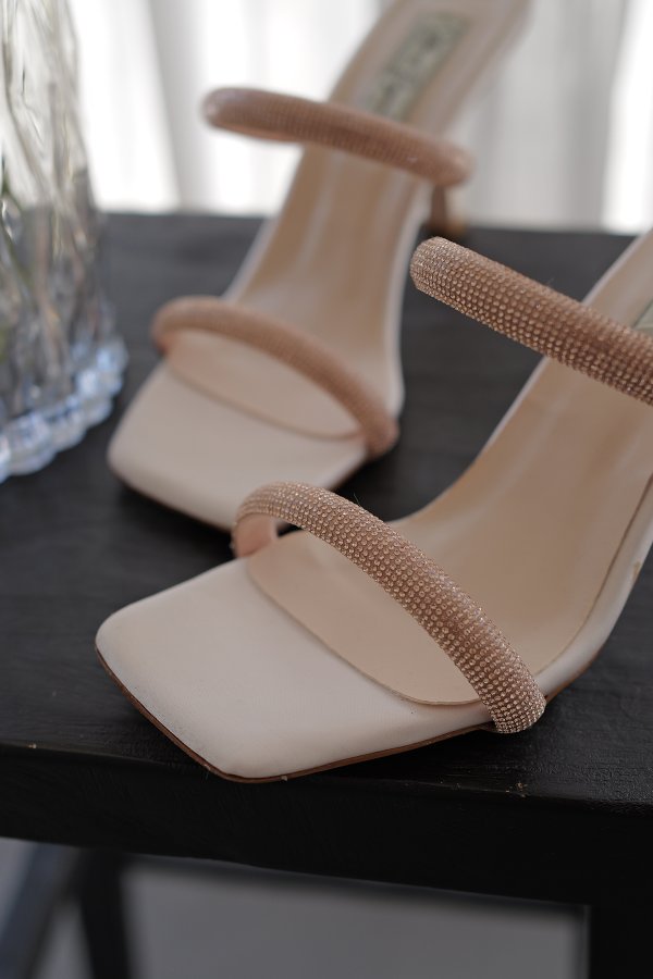 Çift Taş Bantlı Topuklu Terlik