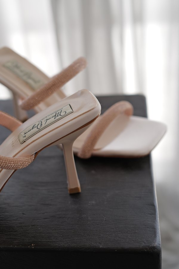 Çift Taş Bantlı Topuklu Terlik